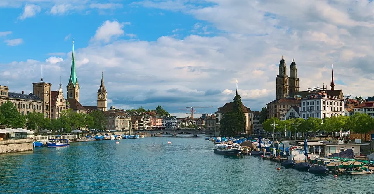 Zürich, canton de Zurich — Zürich view Quaibrücke 20200702